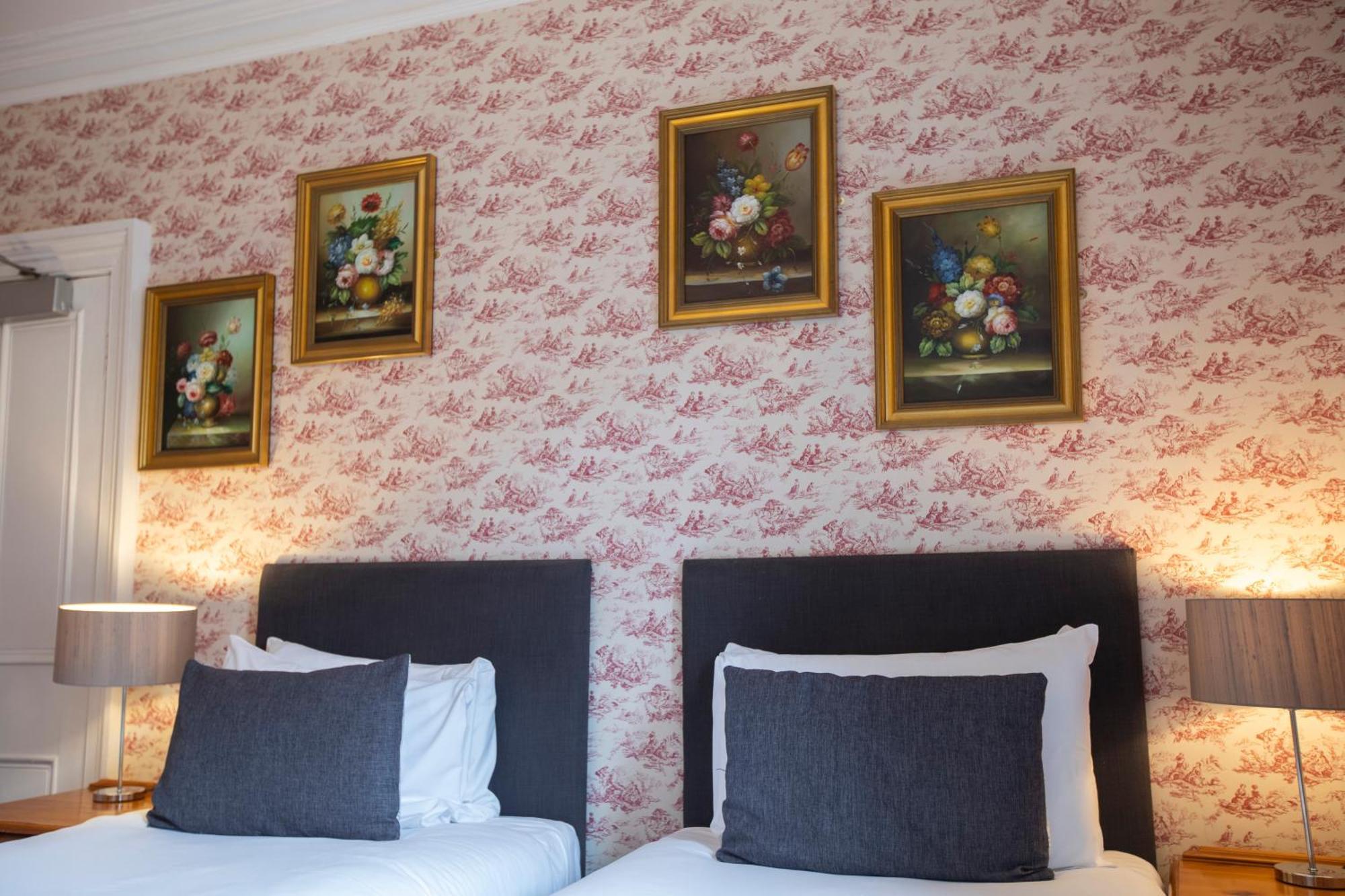 Mckays Hotel ピトロクリー エクステリア 写真